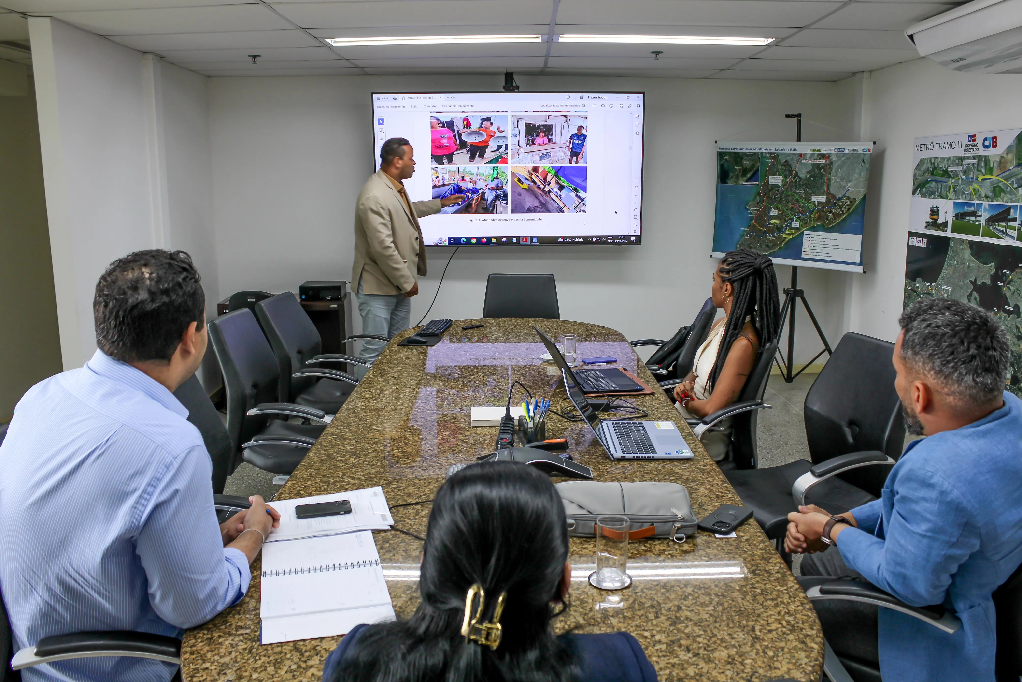 Reunião discute utilização de terreno para projeto habitacional em comunidade carente de Salvador