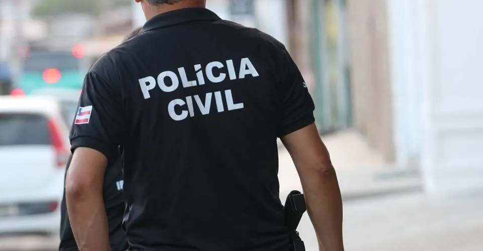 Homem que matou companheira a facadas em Feira de Santana é preso; filho do casal presenciou crime