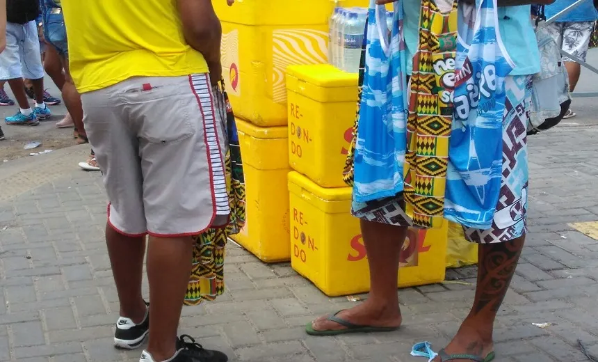 COTAÇÃO NA FOLIA: Cambistas oferecem abadás para os “atrasadinhos”; Veja preços