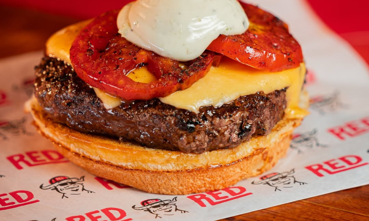 Red Burguer. Foto: redes sociais | @redburguer_