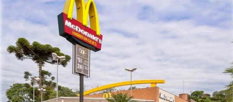 OPORTUNIDADE: Mc Donald’s fecha parceria com prefeitura para contratar moradores de rua
