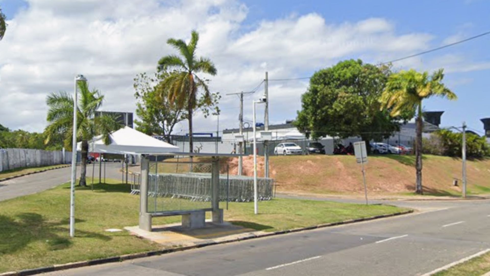 Homem baleado no estacionamento do Wet. Foto: Google Street View