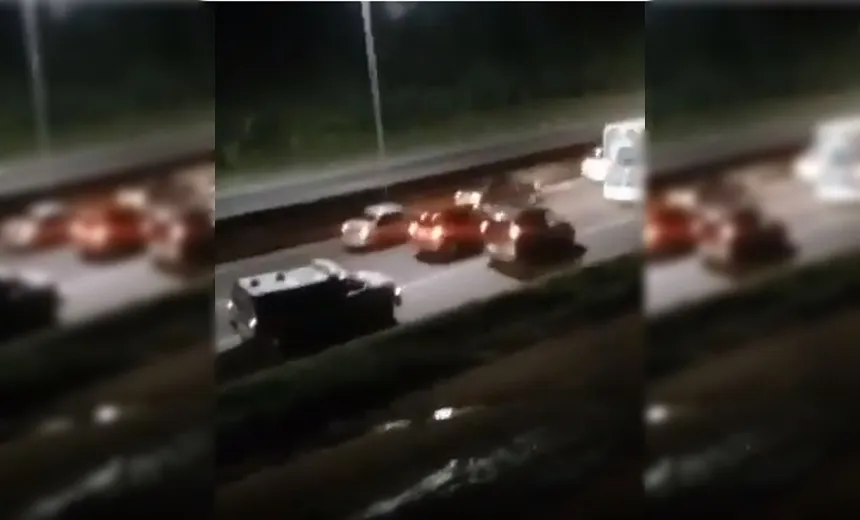 BR-324: suspeitos se aproveitam de congestionamento após acidente para fazer arrastão; veja vídeo