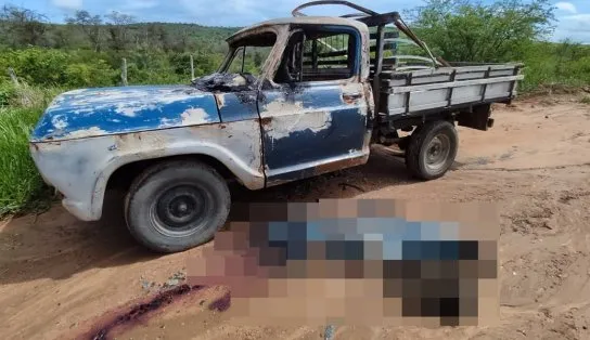 Procurado por feminicídio é encontrado morto ao lado de carro no interior da Bahia