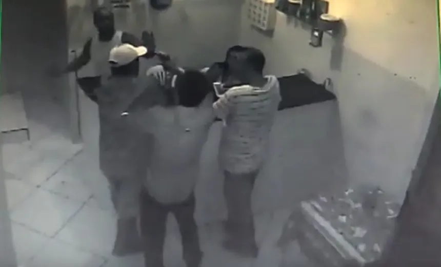 Policial morre após ser baleado dentro de hotel no Dois de Julho; vídeo