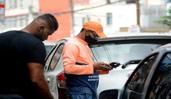 Carros já podem estacionar ao longo da Avenida Joana Angélica, garante Transalvador 