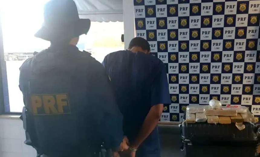 Homem é preso transportando maconha em ônibus interestadual 