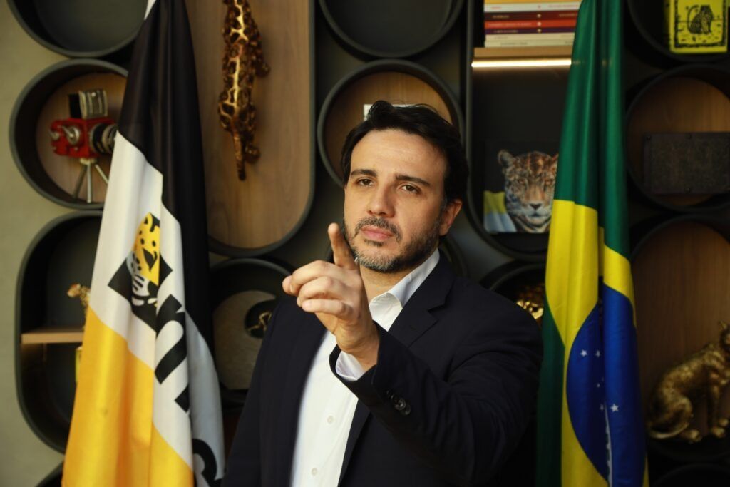 Renan Santos, Candidato Do Miss&atilde;o &Agrave; Presid&ecirc;ncia Da Rep&uacute;blica, Teve a Campanha Digital Restringida Pelo Tse