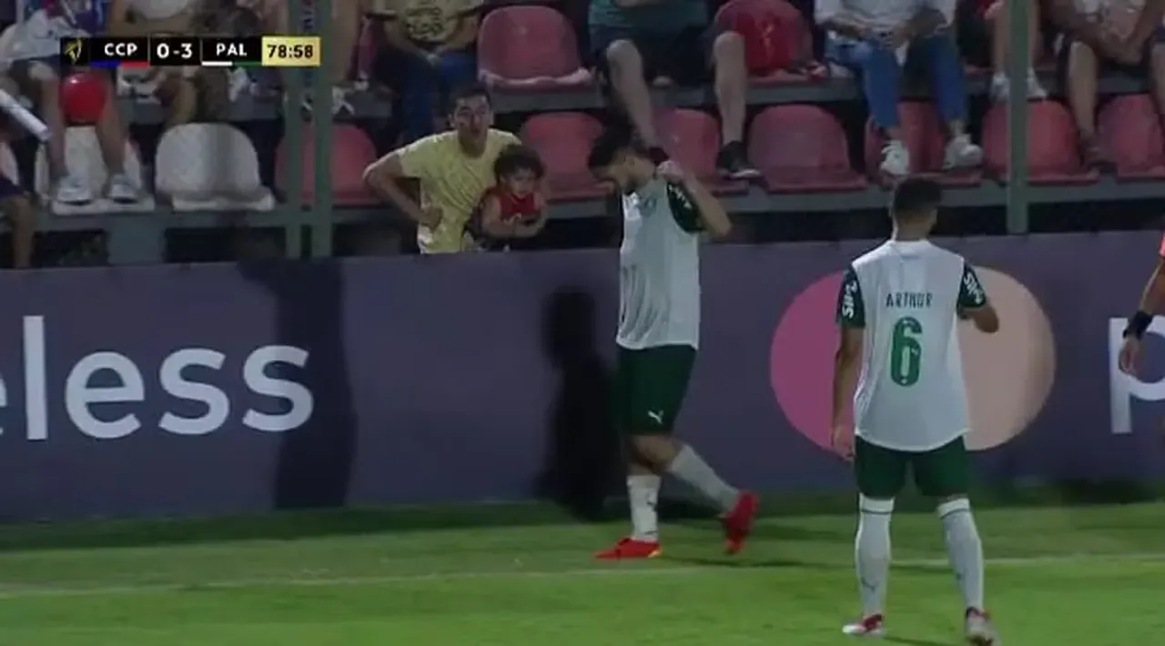 Momento que Luighi foi ofendido por torcedor paraguaio. Foto: Reprodução| Sportv