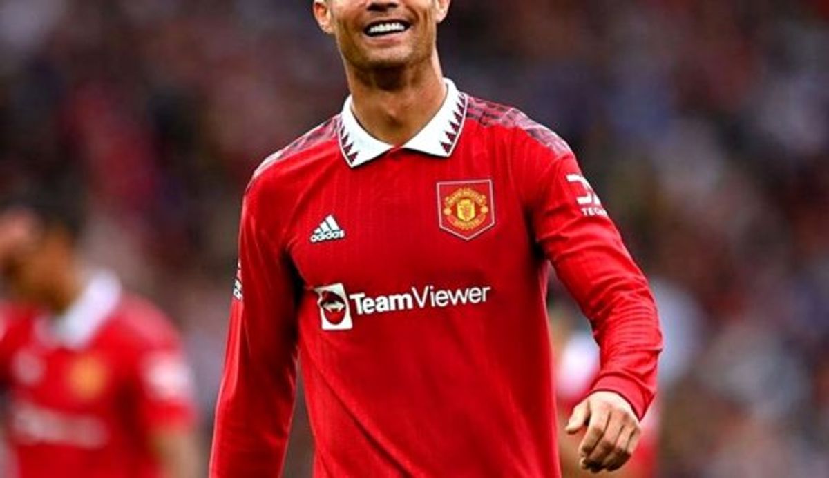 Cristiano Ronaldo é afastado do Manchester United após abandonar jogo ...