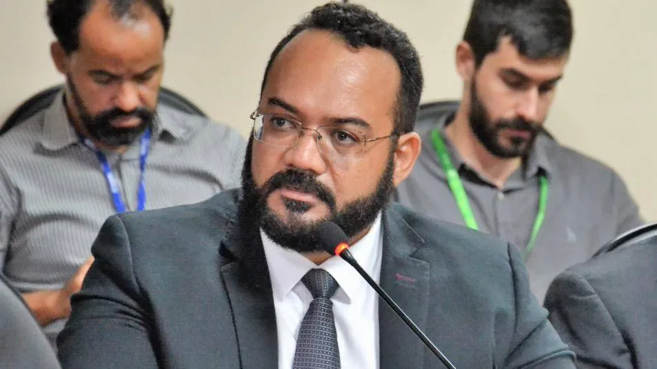 'Governador não olha o próprio umbigo e esquece de responder sobre casos de violência no Carnaval', diz deputado