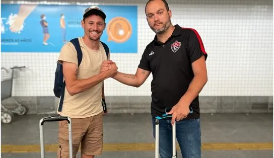 Bienvenido! Diretoria do Vitória apresenta novo reforço rubro-negro: o atacante uruguaio Nicolás Dibble