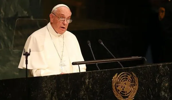 Papa Francisco diz que Igreja Católica está atrasada e pede reformas