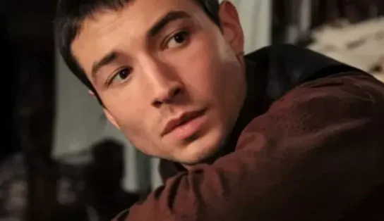 Após polêmicas e prisões, ator Ezra Miller se desculpa e diz que vai cuidar da saúde mental; "problemas complexos"