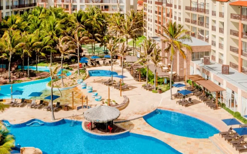 Além das atrações aquáticas, o Beach Park se destaca pela estrutura hoteleira integrada com resorts, gastronomia e comércio, elevando a experiência do visitante/Foto: Divulgação/Beach Park