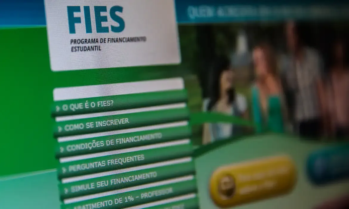 Fundo de Financiamento Estudantil (Fies) foi criado em julho de 2001. Foto: Marcello Casal Jr / Agência Brasil