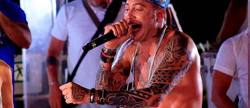 AGORA, AO VIVO: Vereador, Kannario lança nova música do Carnaval na laje do Universo Axé