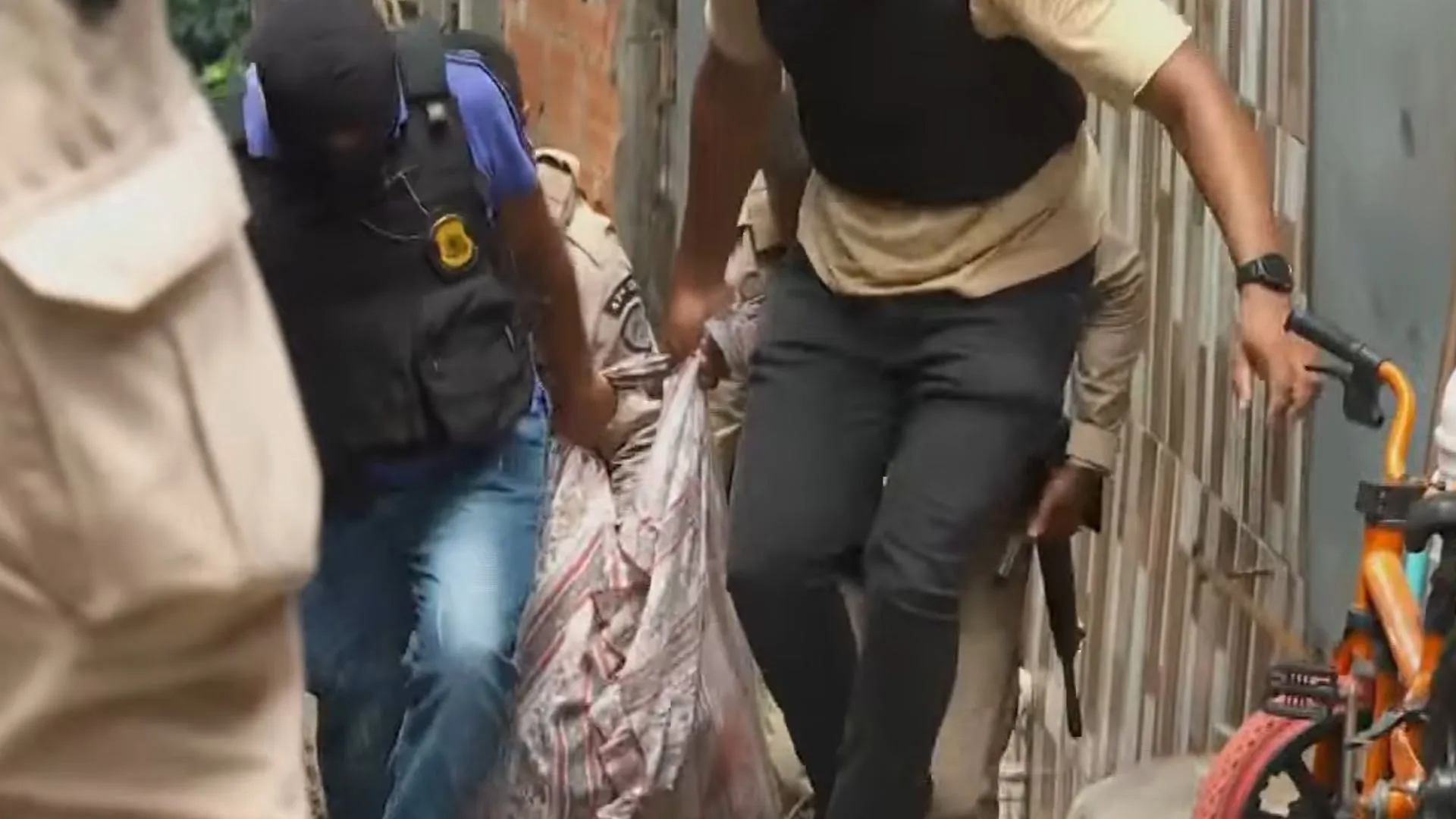 Suspeitos são baleados durante confronto com a polícia em Pau da Lima