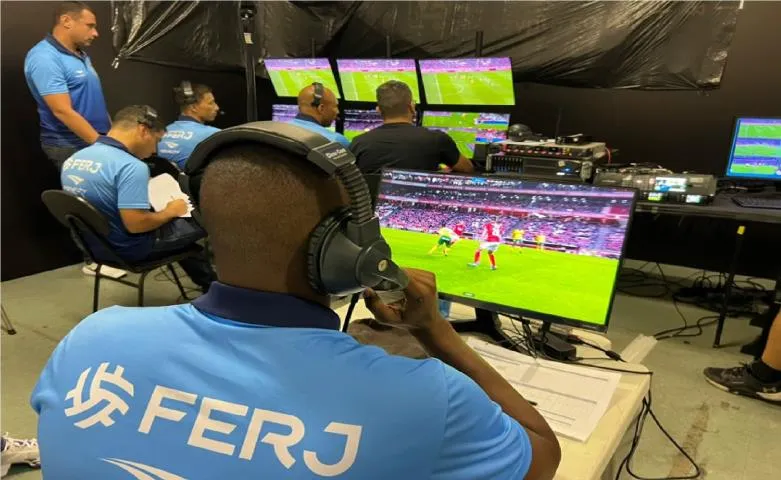 VAR é utilizado em jogo do Campeonato Carioca