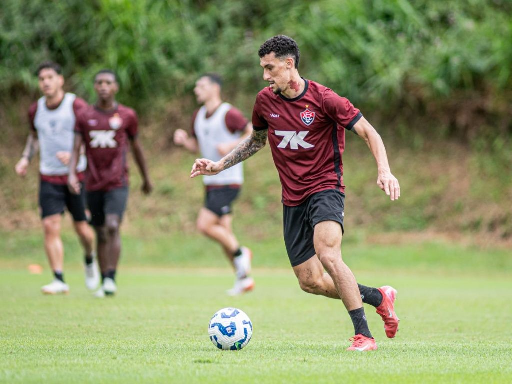 Além do treino desta terça-feira ter trabalho de passes e finalizações, as atividades contaram com a presença de Romarinho e Daniel Jr. Foto: Victor Ferreira/EC Vitória
