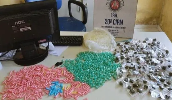 Mulher é presa com cocaína, maconha e crack em Amélia Rodrigues