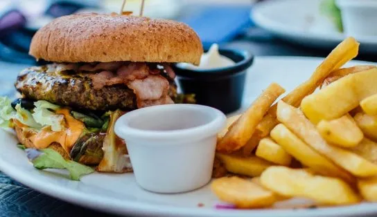 Veja descontos do Dia do Hamburguer em Salvador; compras serão revertidas em cestas básicas