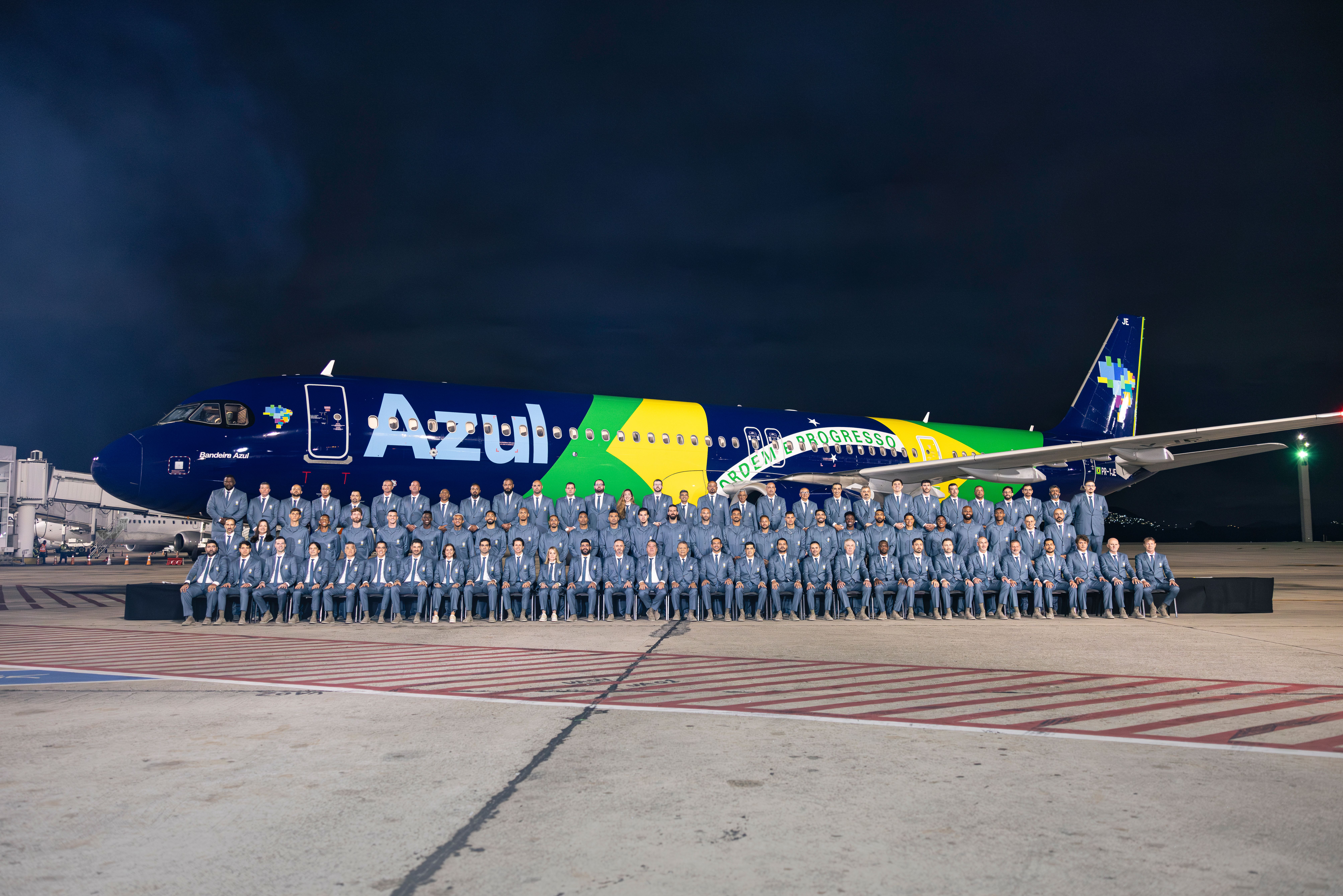 Selecao Brasileira Embarcou Para a Copa Do Mundo Div Azul