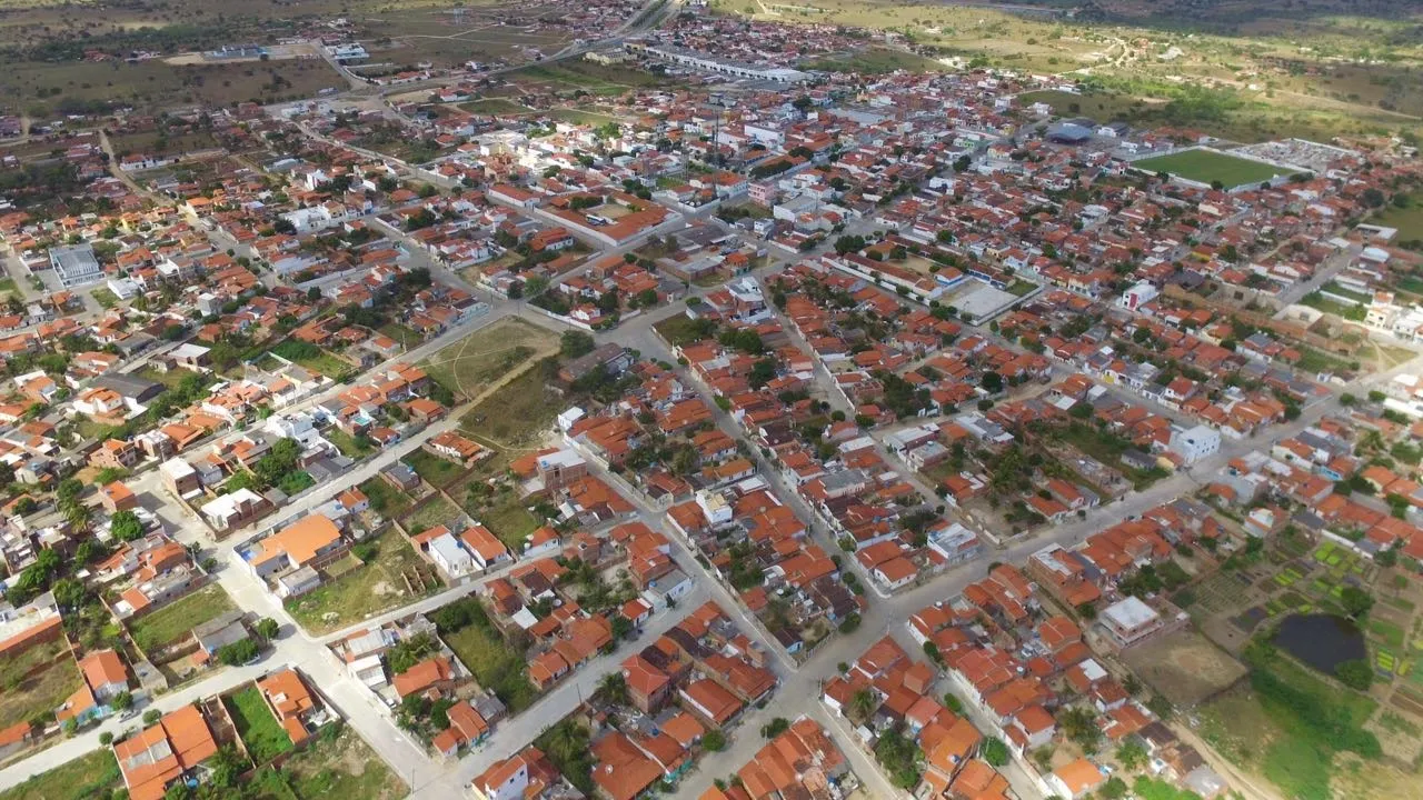 Suspeito de divulgar fotos íntimas de ex-companheira é baleado e enforcado