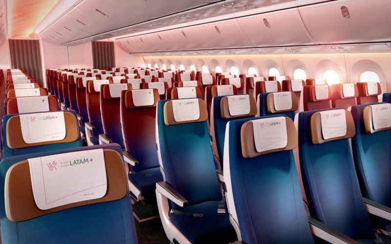 A distribuição dos assentos na LATAM depende da tarifa comprada e pode ser escolhida durante ou após a compra, mediante pagamento ou gratuitamente, dependendo da tarifa/Foto: Divulgação/ LATAM