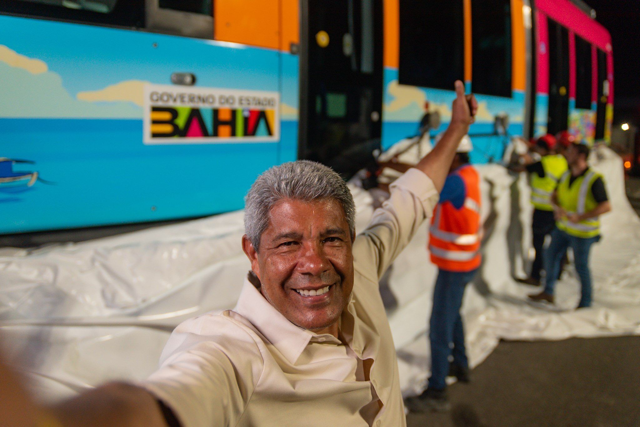 Jerônimo Rodrigues recepciona trens do VLT de Salvador | Foto: GOVBA