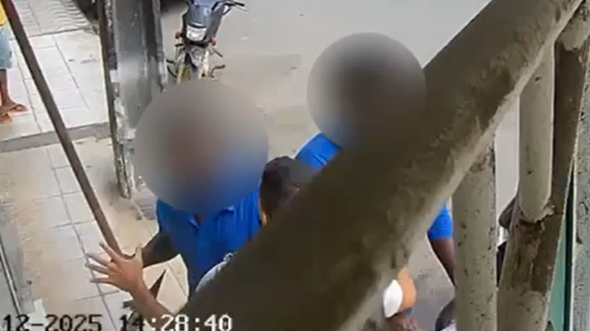 Homem agredido por funcion&aacute;rios da Embasa na Bahia. Foto: Redes sociais