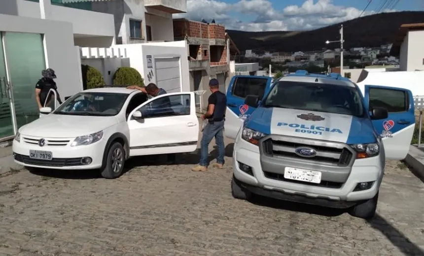 Operação da polícia prende cinco pessoas suspeitas de tráfico de drogas de alta qualidade