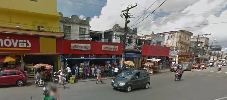 SEM MEDO: Quadrilha assalta loja de eletros em Salvador; Um bandido estava vestido de gari