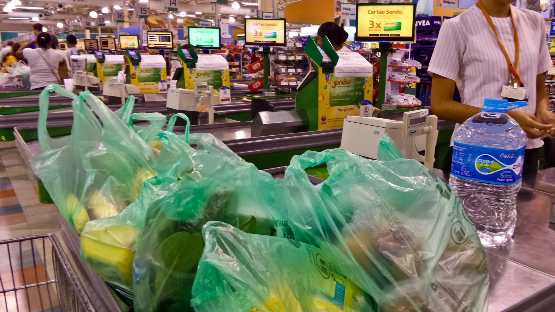 STF mantém suspensão de lei das sacolas gratuitas em mercados de Salvador