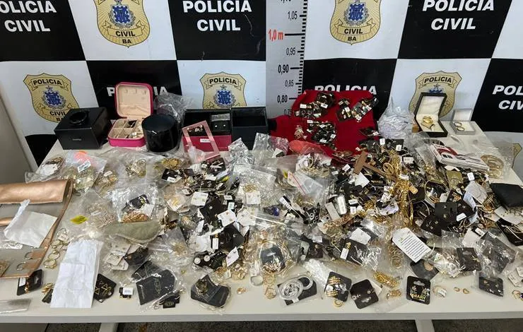 Joias avaliadas em R$ 100 mil são recuperadas em Feira de Santana
