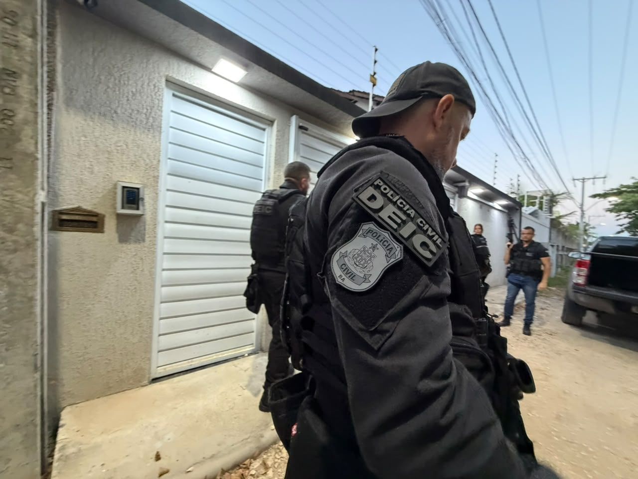 Pol&iacute;cia prende 23 pessoas em opera&ccedil;&atilde;o contra grupo criminoso que movimentou R$ 4 milh&otilde;es na Bahia.  Foto: Tony Silva / Pedro Moraes / Bruno Ricardo / Divulga&ccedil;&atilde;o / Ascom-PCBA