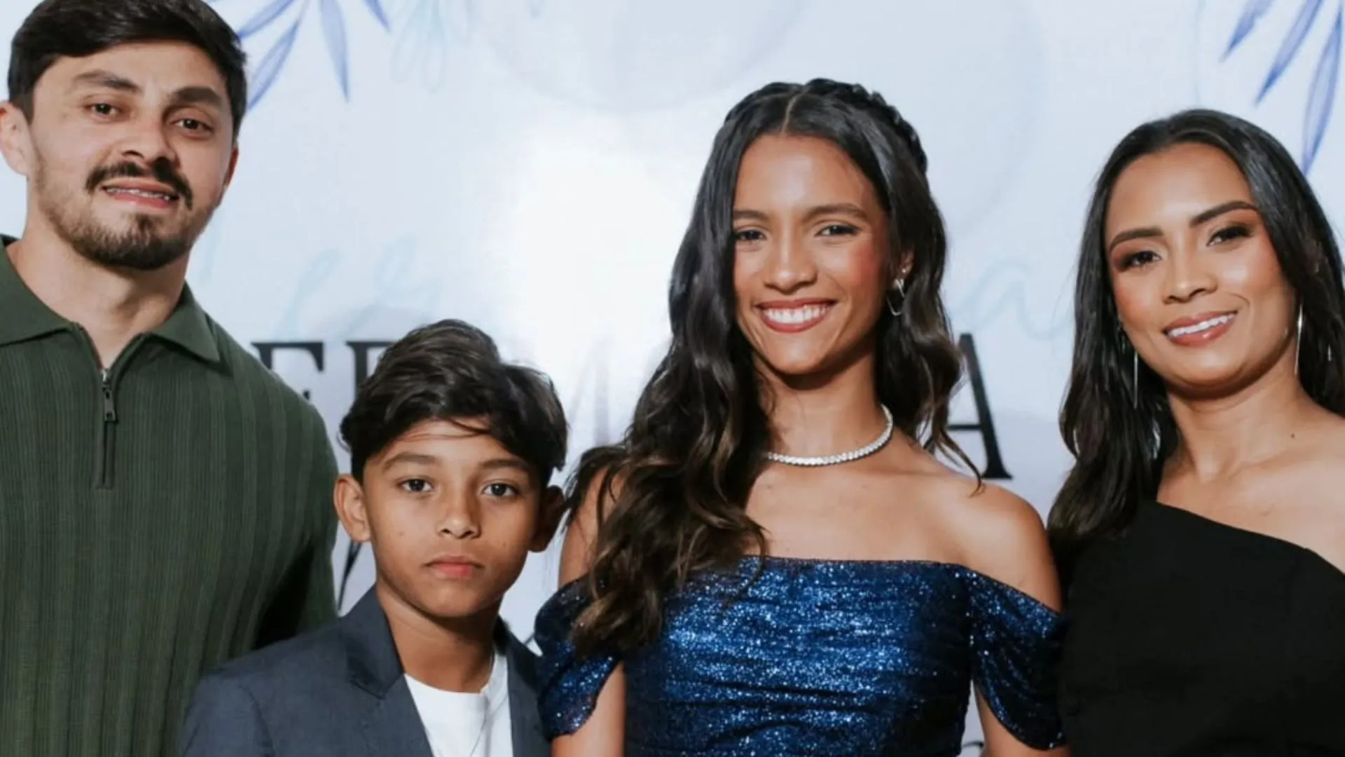 Rayssa Leal com os pais e o irm&atilde;o | Fotos: reprodu&ccedil;&atilde;o/Instagram