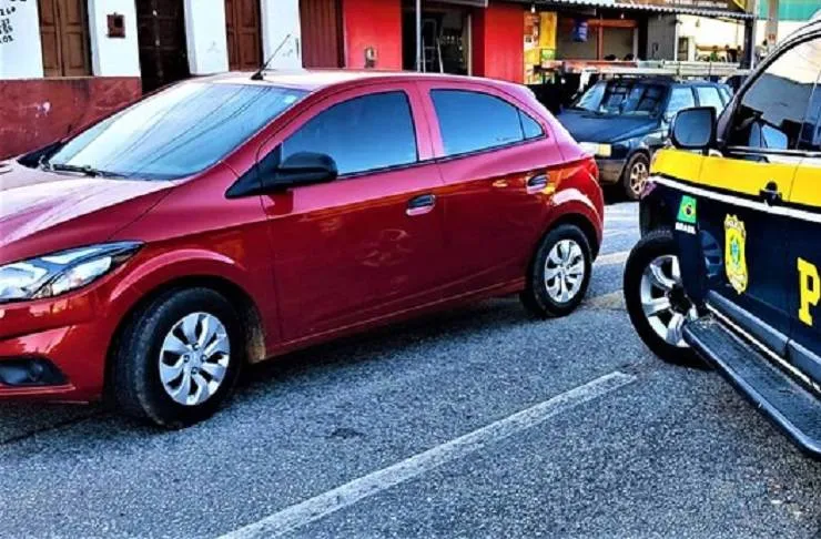 Homem é preso com carro roubado em São Paulo, no interior da Bahia