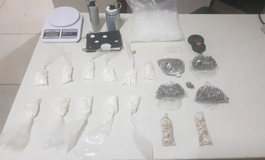 Homem é preso com drogas e granadas no bairro Fazenda Coutos, em Salvador