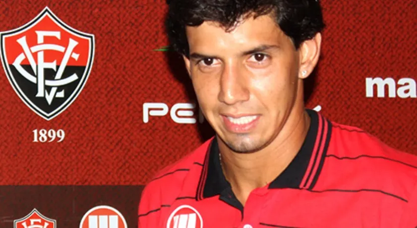 DÉJÀ VU: Vitória anuncia retorno de zagueiro revelado nas divisões de base do clube