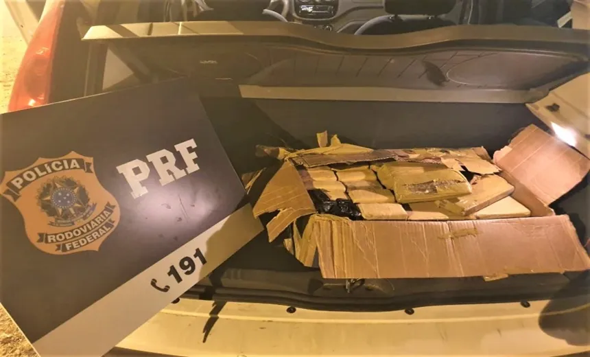 Veiculo carregado com 30 quilos maconha é apreendido em Ribeira do pombal, dupla é presa