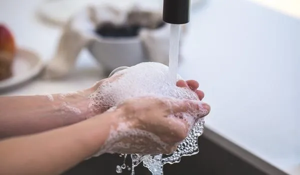 Trabalhadoras domésticas receberão R$ 1 milhão em doações de produtos de limpeza durante pandemia; saiba mais