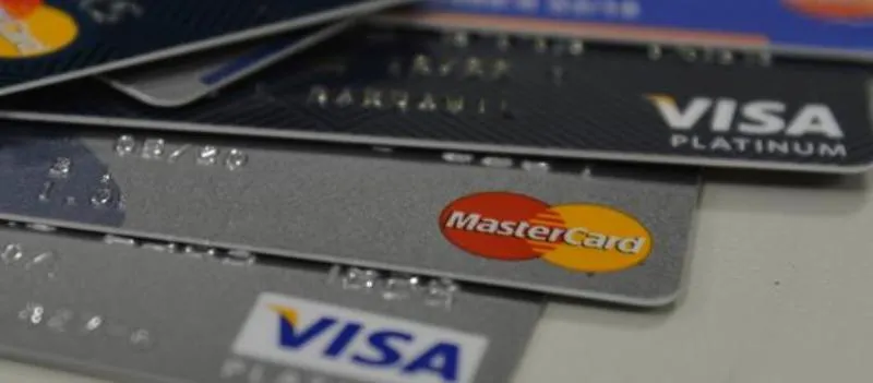 ABUSIVO? Comércio é autorizado a cobrar preço diferente de acordo com o meio de pagamento
