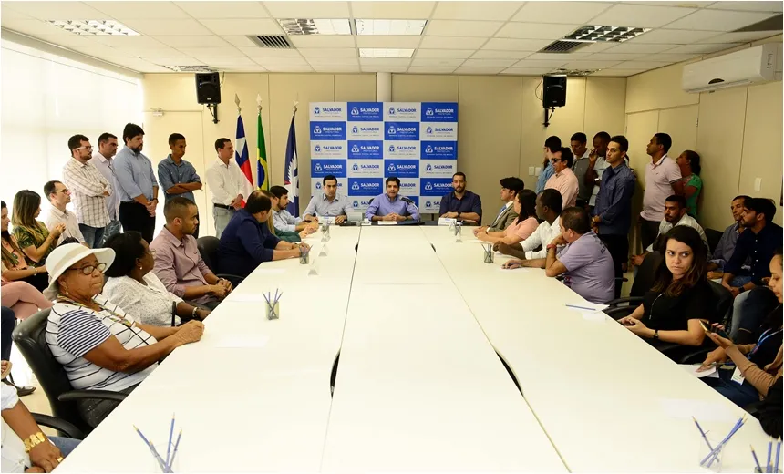 ACM Neto assina projeto de lei que cria entidades em defesa dos animais