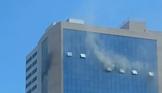 Incêndio atinge o Edifício Empresarial Thomé de Souza, na Avenida ACM