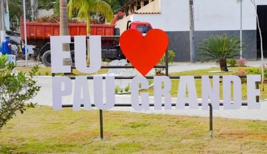 "Eu amo Pau Grande": letreiro em bairro onde nasceu Garrincha viraliza nas redes sociais