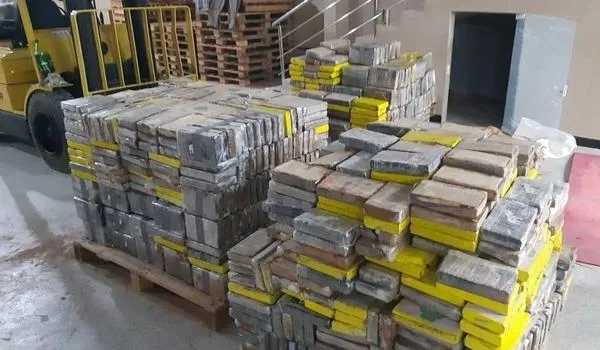 Quase duas toneladas de cocaína são apreendidas com paulistas em Camaçari