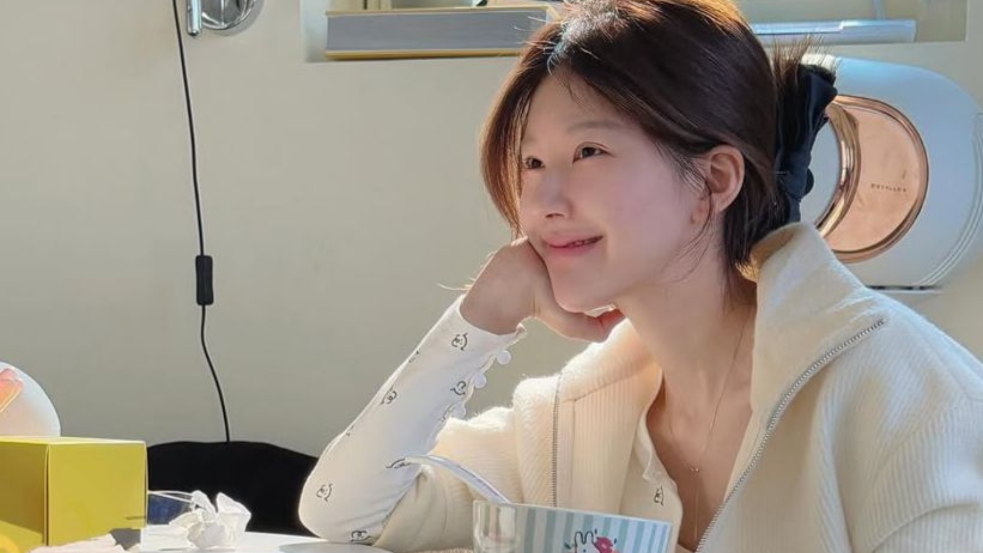 a atriz chinesa Zhao Lusi, de 26 anos, enfrenta problemas de saúde mental e neurológica, incluindo transtorno de conversão, ansiedade, depressão e afasia. Foto: Reprodução| Instagram (@rooosyzh09)