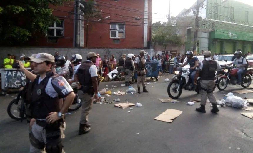 ‘É TIRO!’: PM é obrigada a intervir após eleitores se manifestarem no bairro da Calçada; Vídeos!