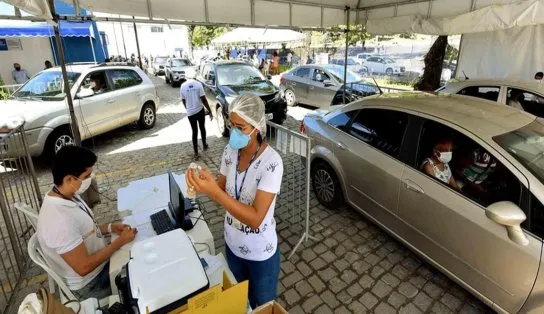 Covid-19: todo mundo que mostrar nome na lista site da SMS pode se vacinar nesta terça-feira em Salvador